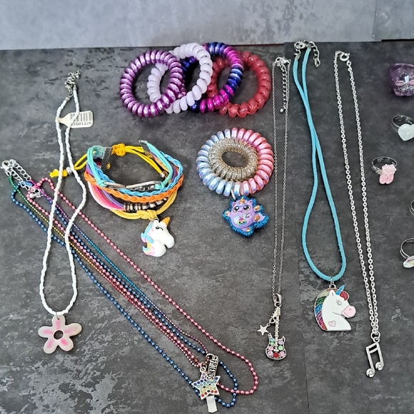 **Limited Time** Kids Jewelry Lot - Picture 7 of 10